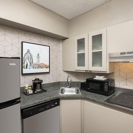 Doubletree Suites By Hilton Austin Downtown Capitol Extérieur photo
