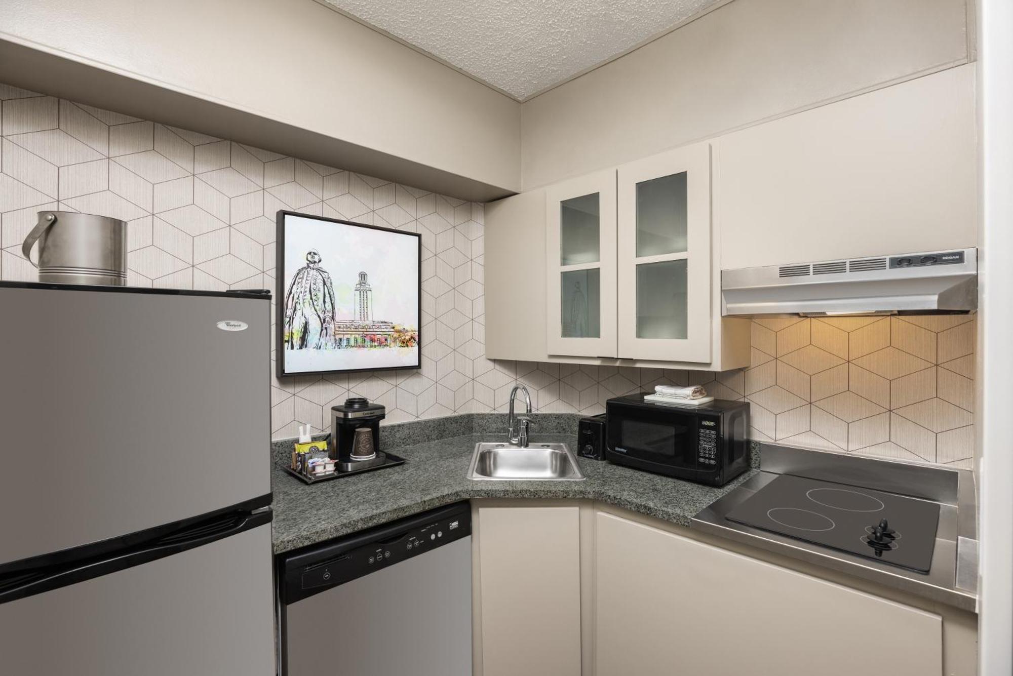 Doubletree Suites By Hilton Austin Downtown Capitol Extérieur photo