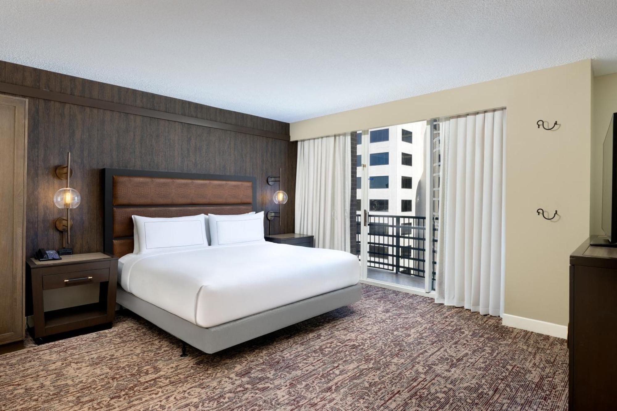 Doubletree Suites By Hilton Austin Downtown Capitol Extérieur photo